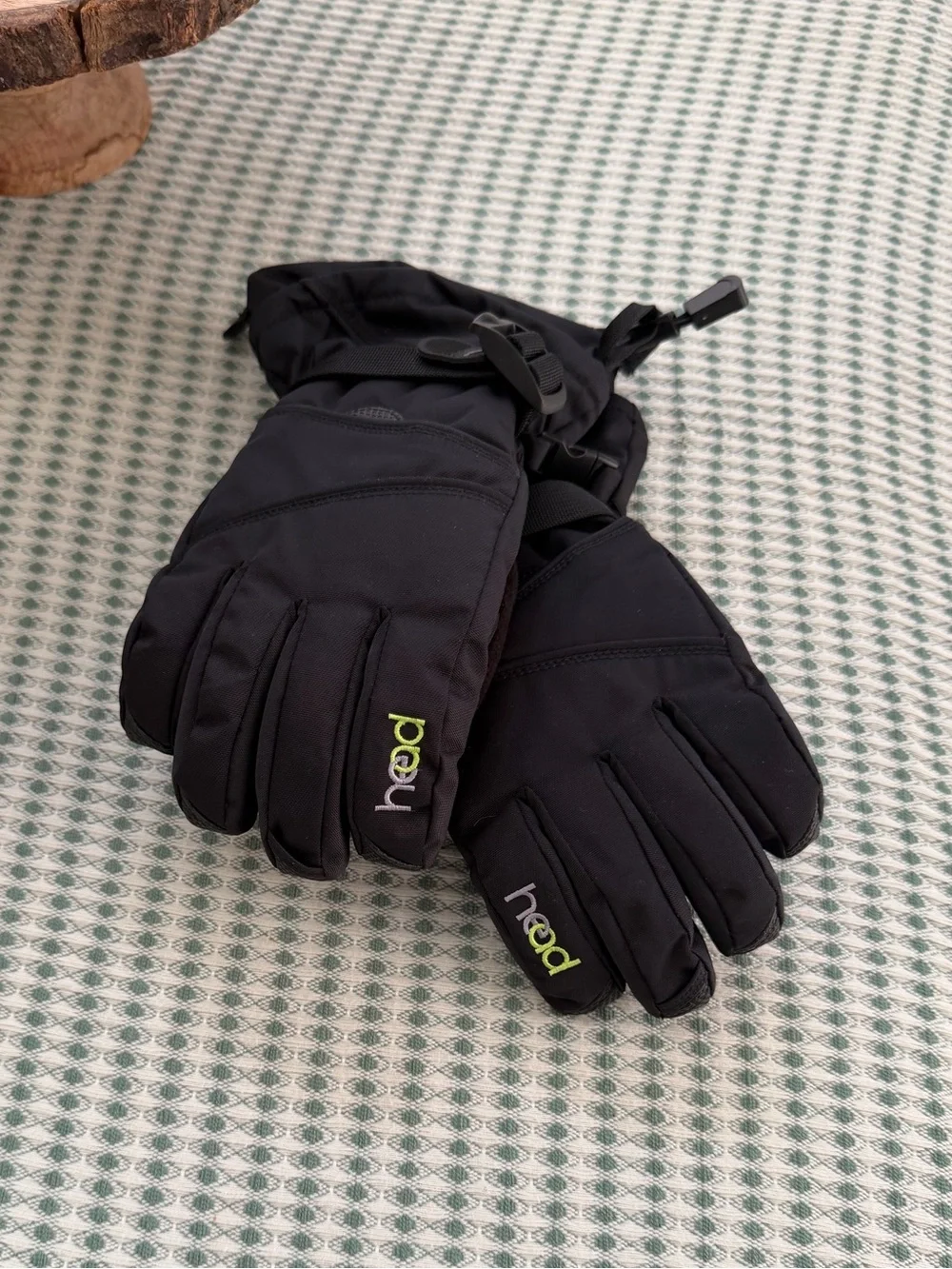 New HEAD Junior Ski Gloves in black with lime green Size Medium